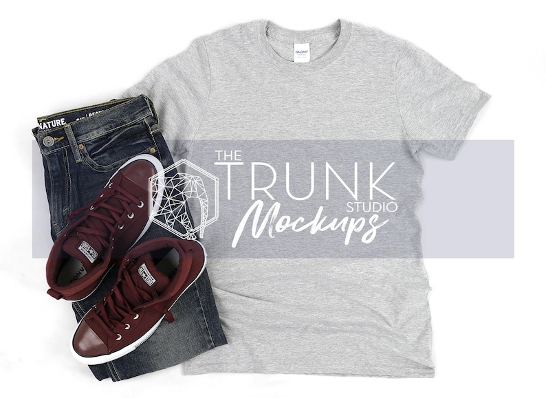 T-shirt Gildan 64000 Sport Grey Mockup / T-shirt Softstyle da uomo in versione piatta immagine 1