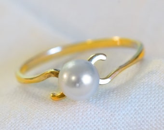 Anillo vintage de perlas de oro de 10 quilates, anillo de compromiso único, anillo minimalista apilable, regalo de cumpleaños para ella, delicado anillo de boda, regalo de aniversario