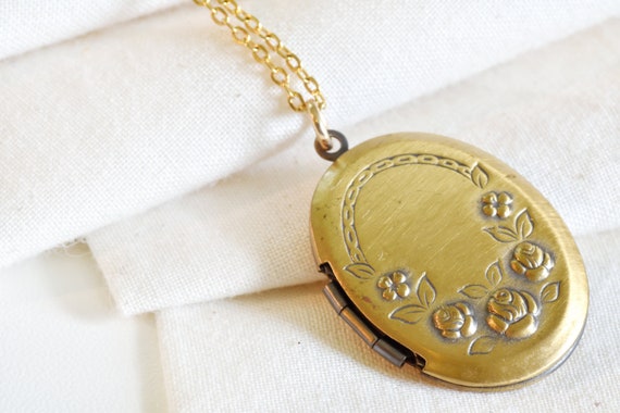 Antique Style Vintage Oval Locket Floral Pendant … - image 1