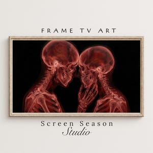 Könnte beinhalten: Gerahmter Kunstdruck mit einer digitalen Illustration von zwei rot getönten Skelettfiguren, die sich vor schwarzem Hintergrund umarmen. Das Kunstwerk trägt die Aufschrift "FRAME TV ART" und "Screen Season Studio".