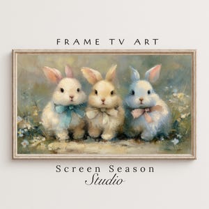 Könnte beinhalten: Gerahmter digitaler Kunstdruck mit drei flauschigen Hasen mit pastellfarbenen Schleifen. Die Hasen sind vor einem weichen, malerischen Hintergrund platziert, mit dem Text "FRAME TV ART" und "Screen Season Studio".