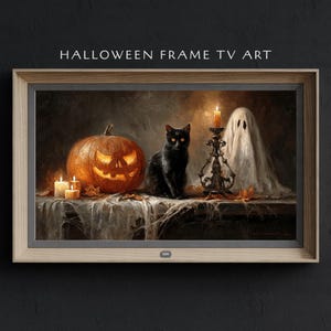 Könnte beinhalten: Gerahmte TV-Kunst zum Thema Halloween. Das Bild zeigt einen geschnitzten Kürbis, eine schwarze Katze, einen Geist und Kerzen. Das Kunstwerk ist vor einem dunklen Hintergrund platziert, mit dem Text "HALLOWEEN FRAME TV ART" oben.