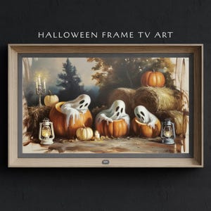 Könnte beinhalten: Gerahmte TV-Kunst zum Thema Halloween, die Geister zeigt, die aus Kürbissen auftauchen. Das Kunstwerk umfasst Heuballen, Laternen und Kerzen, vor einer Herbstlandschaft. Der Text "HALLOWEEN FRAME TV ART" ist oben zu sehen.