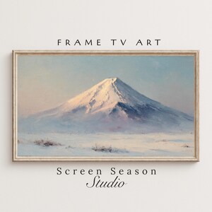 Könnte beinhalten: Gerahmtes Landschaftsgemälde eines schneebedeckten Berges unter hellblauem Himmel. Das Kunstwerk weist weiche Pinselstriche und eine gedämpfte Farbpalette auf. Der Text "FRAME TV ART" und "Screen Season Studio" sind zu sehen.