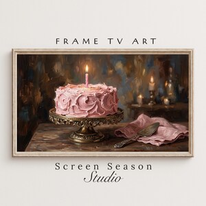 Puede incluir: Impresión artística digital enmarcada que presenta un pastel rosa con una vela encendida sobre un soporte decorativo. Una servilleta rosa y una espátula para pastel están sobre la mesa. El texto "FRAME TV ART" y "Screen Season Studio" son visibles.