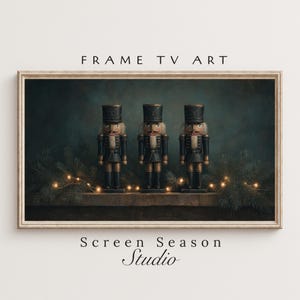 Könnte beinhalten: Gerahmter digitaler Kunstdruck mit drei Spielzeug-Nussknackern in schwarzen Uniformen mit goldenen Akzenten und weißem Haar. Der Druck enthält den Text "FRAME TV ART" und "Screen Season Studio".