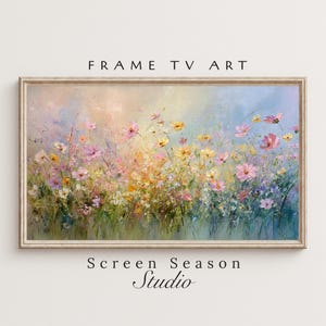 Könnte beinhalten: Gerahmtes Blumenbild in Pastellfarben. Das Kunstwerk zeigt ein Feld mit Wildblumen in Rosa-, Gelb- und Lilatönen vor einem weichen blau-cremefarbenen Hintergrund. Der Text "FRAME TV ART" und "Screen Season Studio" sind sichtbar.