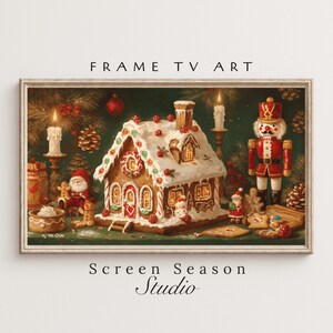 Peut inclure: Impression numérique encadrée représentant une maison en pain d'épices décorée pour Noël, avec des bougies et un casse-noisette. La maison est ornée de glaçage blanc et de baies rouges. Le texte "FRAME TV ART" et "Screen Season Studio" sont visibles.