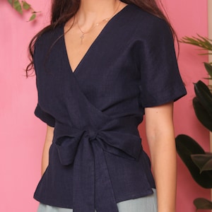 Haut cache-cœur en lin, haut à manches cloche, haut kimono en lin, haut court enveloppant en lin, haut enveloppé, chemisier enveloppé de lin, vêtements en lin, haut en lin STEFANY