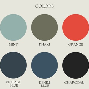 K&ouml;nnte beinhalten: Farbpalette mit sechs kreisf&ouml;rmigen Farbfeldern. Die Farben sind Mint, Khaki, Orange, Vintage-Blau, Jeansblau und Holzkohle. Das Wort &bdquo;COLORS&ldquo; steht oben im Bild.