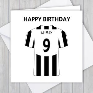 Fußball Geburtstagskarte, personalisiert, 6., 7., 8., 9., 10. Geburtstag, jeder Name & Alter, für Jungen, Mädchen, Kinder | Schwarz und Weiß gestreift