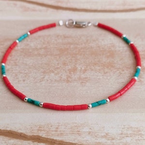 Pulseira de coral vermelho turquesa - Pulseira de contas de pedras minúsculas - Pulseira minimalista - Prata esterlina - Pulseira de pedras curativas - Pedras naturais