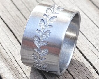 Statement band ring, stainless steel with floral oak leaf motif