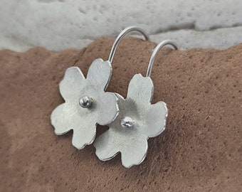 Statement silver ear hooks, flower motif earrings, minimalist, light, original Black Forest
