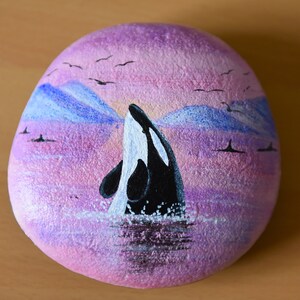Hand painted pebble / cobble / stone Spy-Hopping ORCA WHALE paperweight in shades of pink decoration HANDMADE