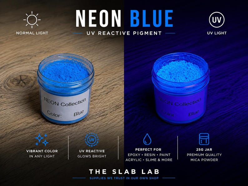 Op de afbeelding: Een potje van 25g met neonblauw UV-reactief pigmentpoeder. Het etiket vermeldt NEON Collection Color: Blue. De afbeelding toont het poeder bij normaal licht en onder UV-licht, waarbij het fel oplicht. Het is een hoogwaardig micapoeder.
