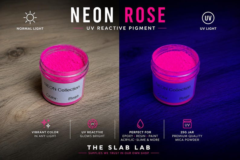 Op de afbeelding: Een potje van 25g met Neon Rose UV-reactief pigmentpoeder. Het etiket vermeldt NEON Collection Color: Rose. De afbeelding toont het levendige roze poeder bij normaal licht en de heldere gloed onder UV-licht, wat de reactieve eigenschappen benadrukt.