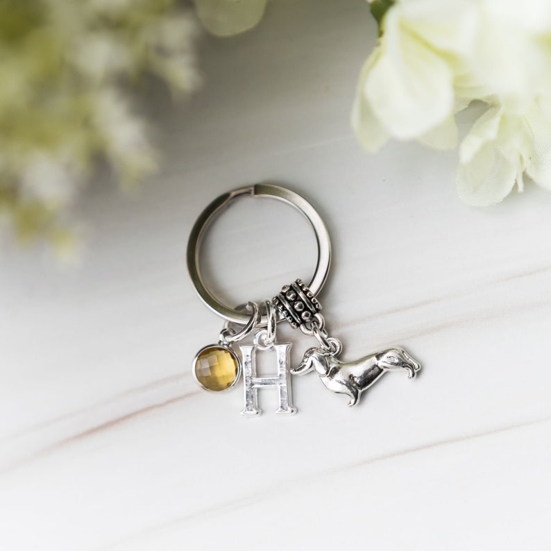 SUBTLE GAMES Dachshund Leather Keychain - Cute Dog Shaped Bag Charm, 11.8x8cm, Hand-Stitched