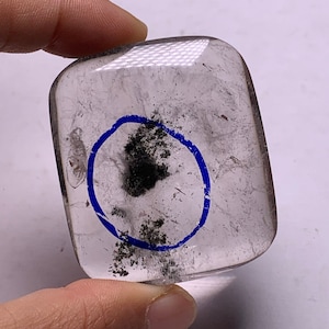 Cristallo di quarzo enidro a bolle d&#39;acqua mobile naturale da 69,2 grammi con esemplare fantasma verde
