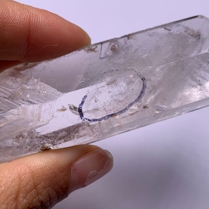 85 GRAMMI Esemplare di punta di cristallo di quarzo enhydro a bolla d&#39;acqua mobile naturale
