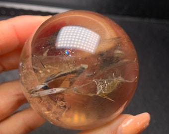 虹色のインクルージョン入り天然スモーキークォーツ水晶球（58mm