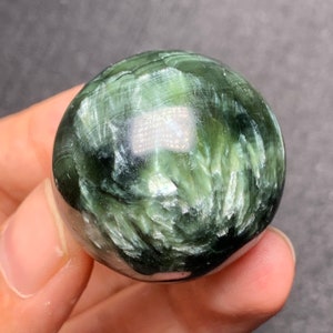 Esfera de serefinita verde, gema natural (30 mm)