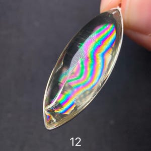 虹色！天然クリアクォーツの手のひらの水晶 - Etsy 日本