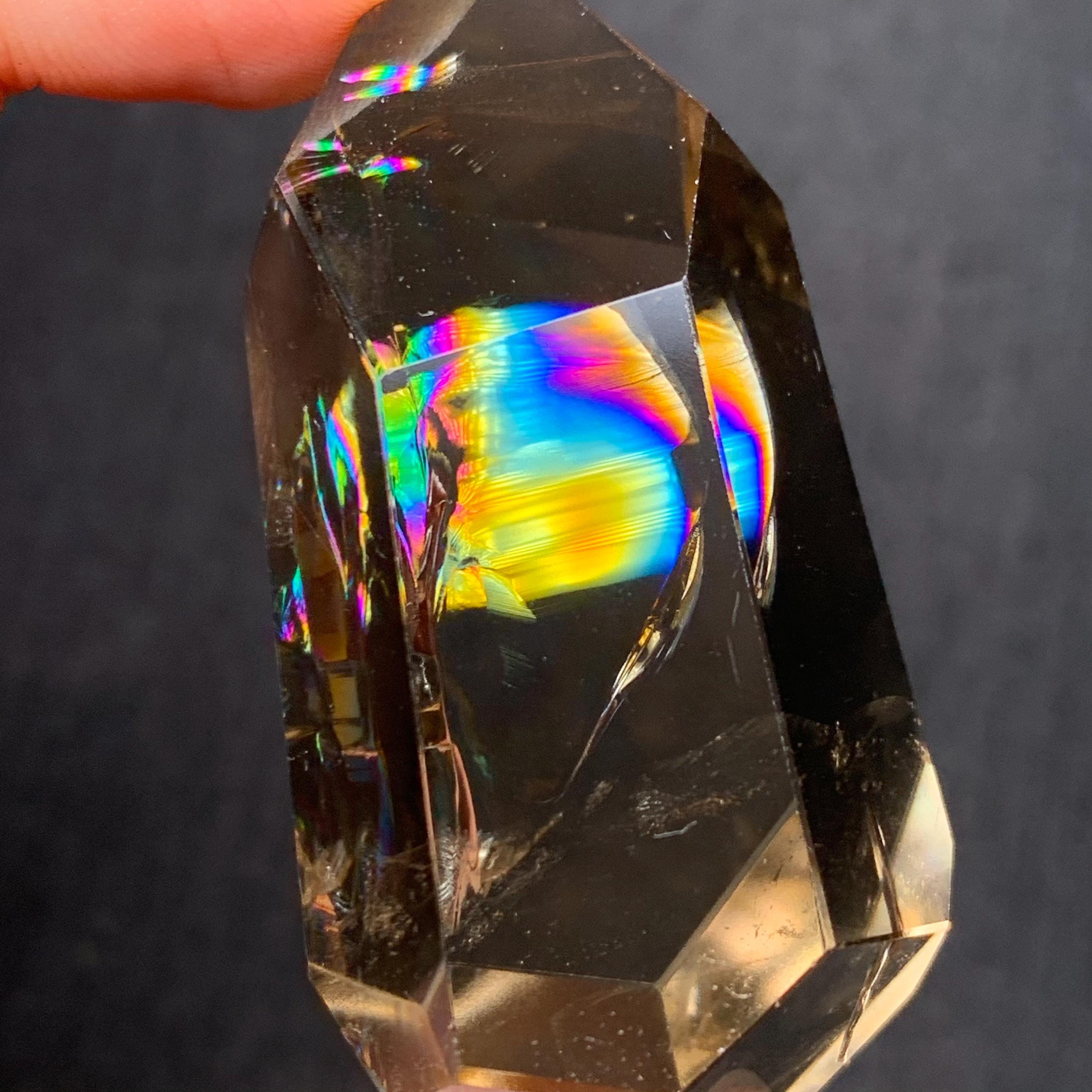 Cristallo di quarzo arcobaleno naturale di quarzo fumé a forma libera