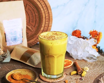 Latte dorato ai funghi: miscela adattogena di reishi, chaga e curcuma