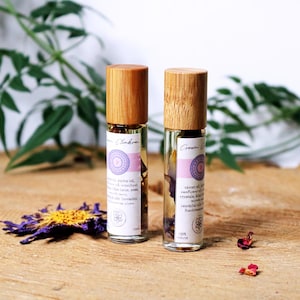 CROWN CHAKRA Oil | Sahrasara Chakra Roller, Meditation Essential Oils Crystal Infused, with Blue Lotus, White Pink and Red Lotus Flowers