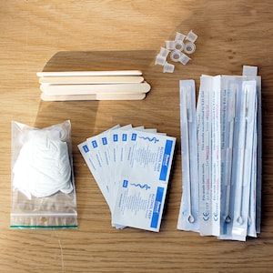Handpoke Tattoo Refill #1 | Needles, Ink Cups, Wooden Pressors, Alcohol Wipes & Nitril Gloves - Stick And Poke Tattooing Set, Practice Kit