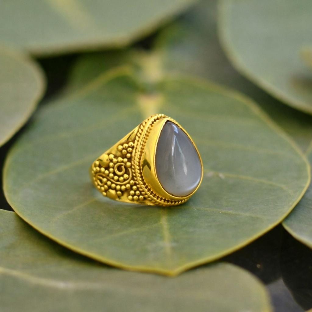 グレームーンストーンステートメントリング、ティアドロップゴールド