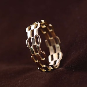 Geometric Open Link Ring, Minimalist Gold Band, Modern Stackable Ring, Industrial Chain Style Ring, Everyday Statement Jewelry