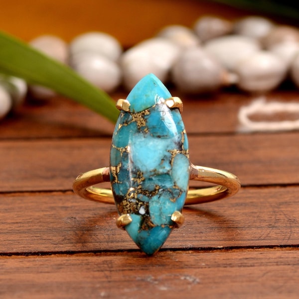Anillo de oro con turquesa natural, anillo llamativo de turquesa natural, anillo de piedras preciosas estilo boho, anillo de latón, joyería minimalista de piedra azul, regalo para mamá.