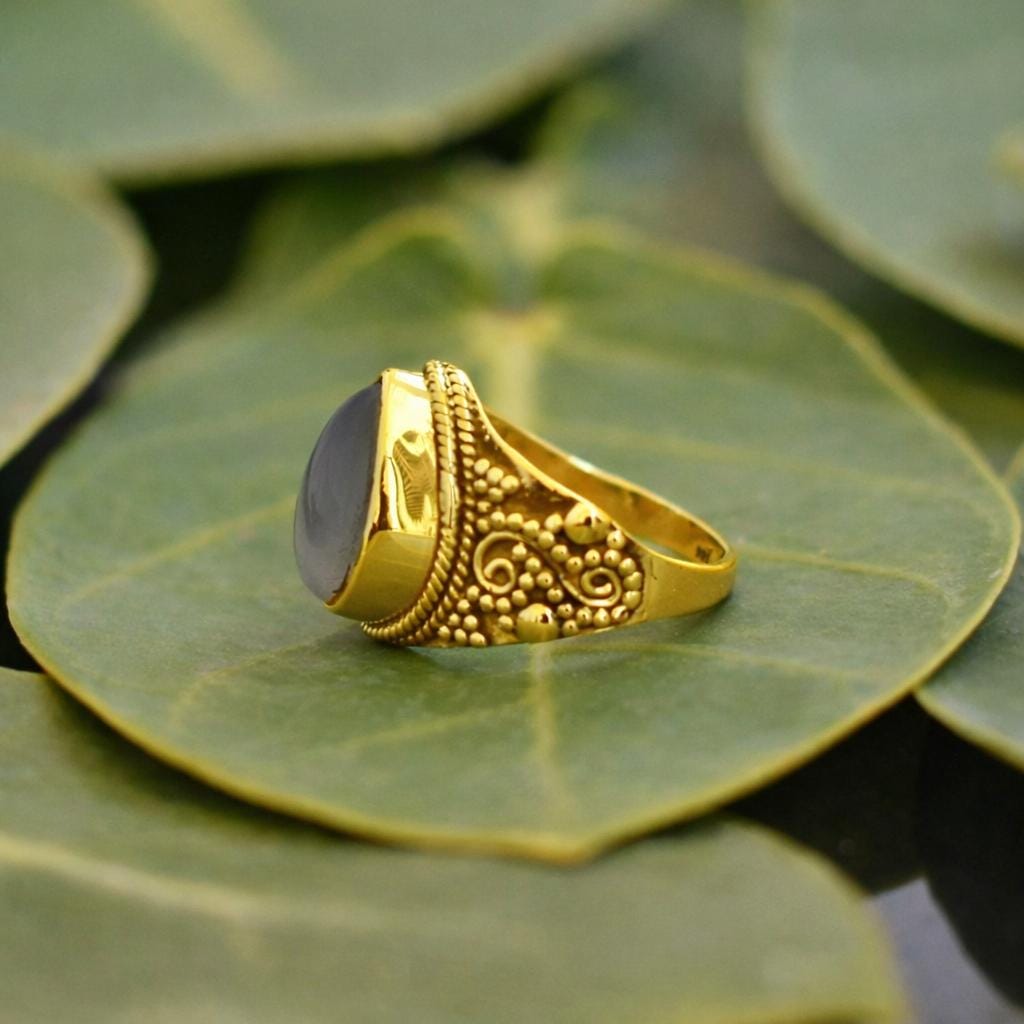 グレームーンストーンステートメントリング、ティアドロップゴールド