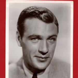 GARY COOPER - Carte postale originale de 1945 - Acteur vedette de cinéma hollywoodien - Cachet de Birmingham au Royaume-Uni - Timbre du roi George VI (OS01)