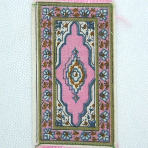 Verkoop!! MINIATUUR TAPIJT Design 6 ROZE - 1924 Westminster Tobacco - Schaarse sigaretten Tabak Kaartuitgave Vilten vloerkleed / deken - Poppenhuis?  (TG21)