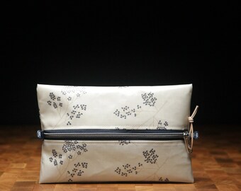 Wet wipes and diaper bag made from high-quality Au Maison oilcloth