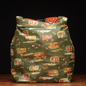 Tasche zum Krempeln aus Wachstuch mit Henkel