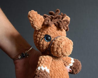 Cavallo di peluche all'uncinetto: peluche fatto a mano