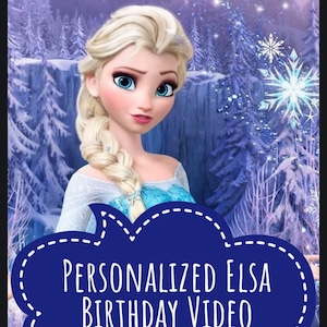 Peut inclure: Image numérique d'Elsa de La Reine des Neiges, avec un fond de forêt enneigée. Le texte "PERSONALIZED ELSA BIRTHDAY VIDEO" est inclus dans une bulle de dialogue bleue. Elsa est blonde et porte une robe bleue.