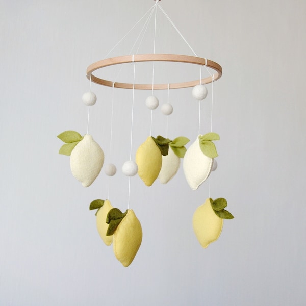 Lemon baby crib mobile Fruit baby mobile Felt lemon mobile Lemon nursery decor Garden mobile Baby shower gift Felt ball mobile Citrus mobile