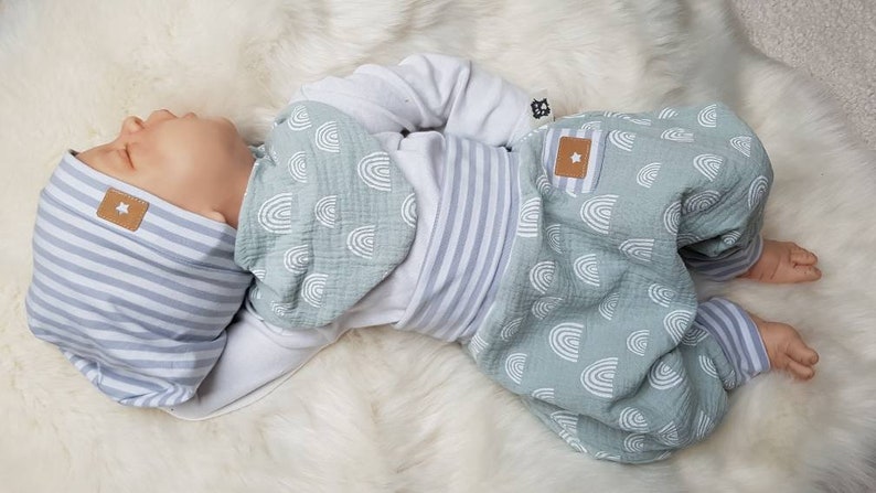 Babyset Pumphose Halstuch und Beaniemütze mit Regenbogen Mint Erstlingsset Bild 1