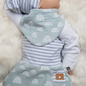 Babyset Pumphose Halstuch und Beaniemütze mit Regenbogen Mint Erstlingsset Bild 4