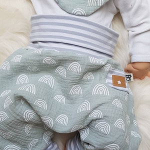 Babyset Pumphose Halstuch und Beaniemütze mit Regenbogen Mint Erstlingsset Bild 9