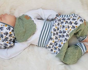 Babyset Pumphose Halstuch und Beaniemütze mit Eichhörnchen altgrün-weiß Erstlingsset Babygeschenk