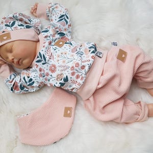 Babyset Shirt/Pullover Pumphose Beanie-Mütze Halstuch Erstlingsset Blümchen lachs Gr 50 56 62 68 74 80 Mädchenset getigerter-loewe