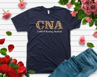 CNA - Camiseta Bella+Canvas con estampado de leopardo de asistente de enfermería certificado