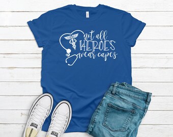 No todos los héroes usan capas - Bella+Canvas camiseta de enfermera