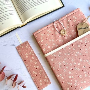 Funda libro rosa con flores y bolsillo exterior regalo san valentín para ella protege tus libros con estilo y amor imagen 3